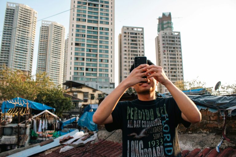City air pollution map smartphone screen rooftop air
