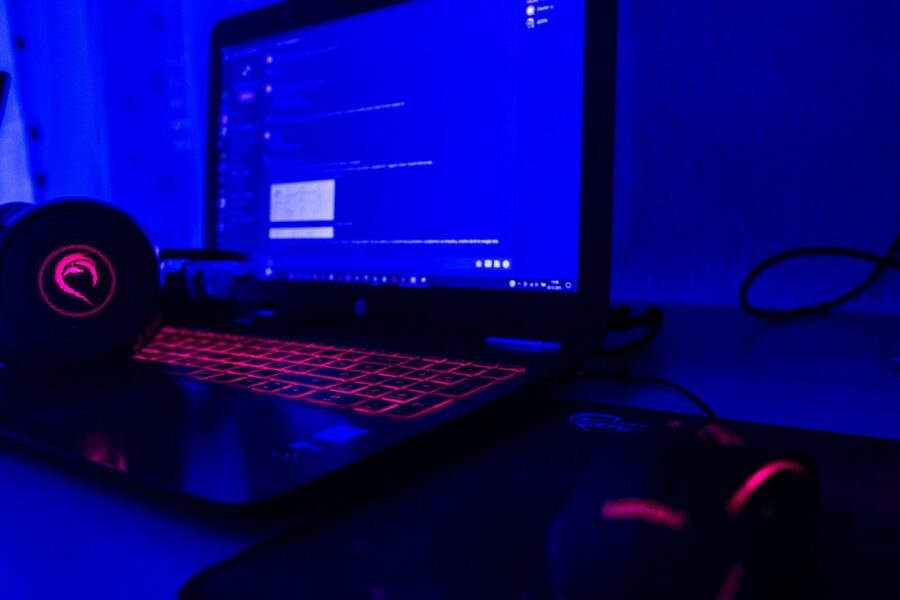 Cloud gaming setup laptop controller