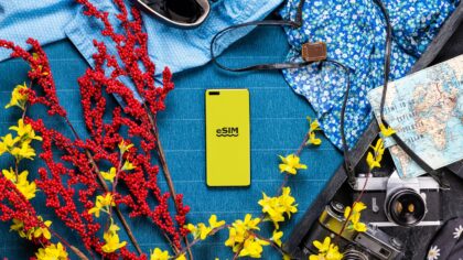 Compact tech for stress free trips: choosing chargers, power banks and travel accessories
