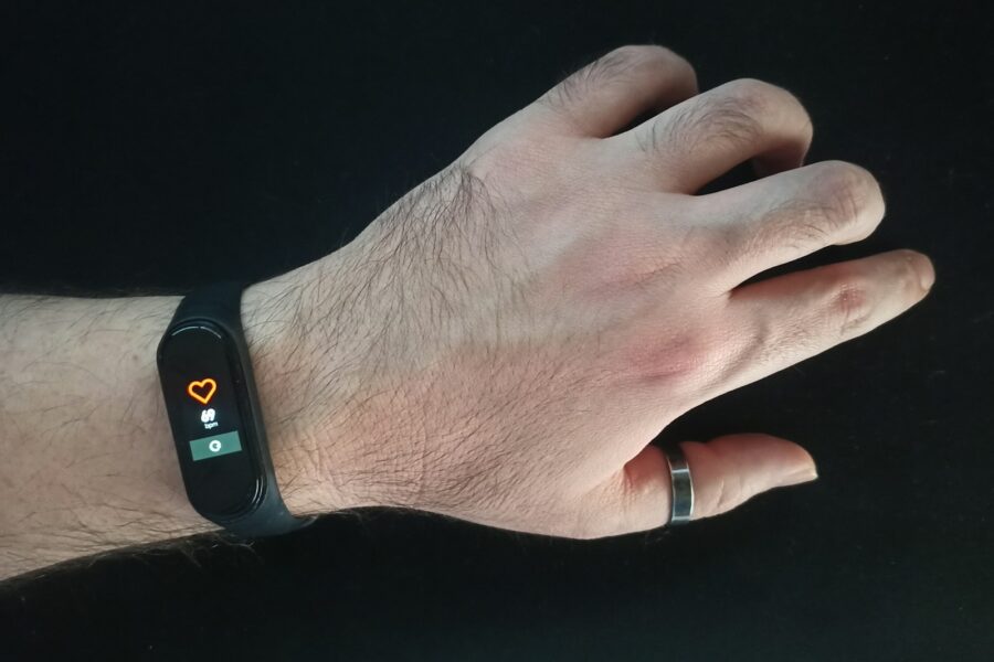 Health tracking ring hand