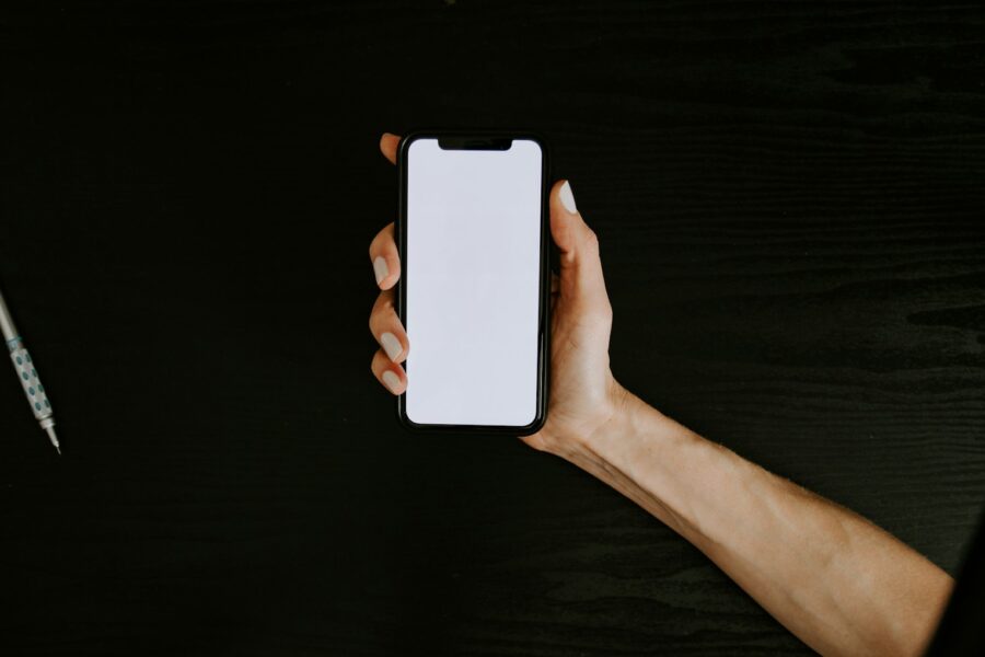 Smartphone screen privacy settings hand