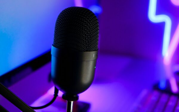 How to choose the right USB microphone for calls, streaming and podcasts