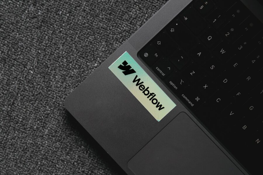 Laptop smartphone webcam cover privacy indicator