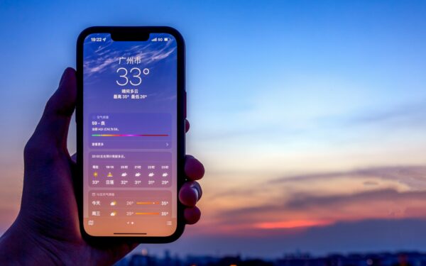 Lock screen widgets on iPhone and Android: small tweaks that save time every day