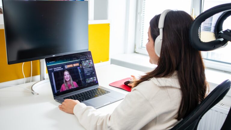 Headset remote collaboration desktop app