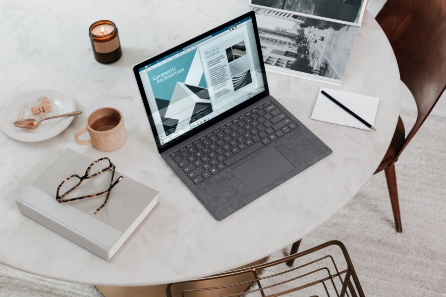 Laptop desk windows onedrive file explorer