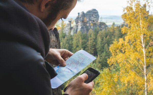 Smarter travel with your phone: essential mobile apps that actually help on the road