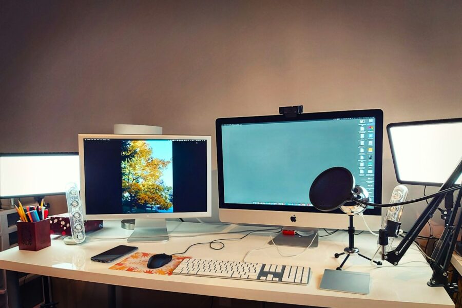 Usb-c docking station desk monitors keyboard mouse