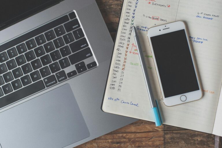 Laptop smartphone note taking app desk