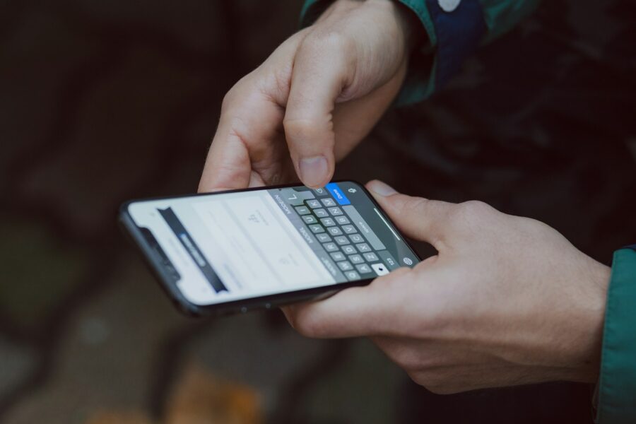 Parcel delivery scam text message smartphone