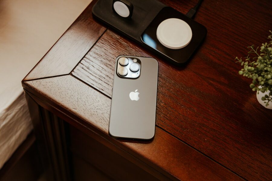 Smartphone magsafe magnetic
