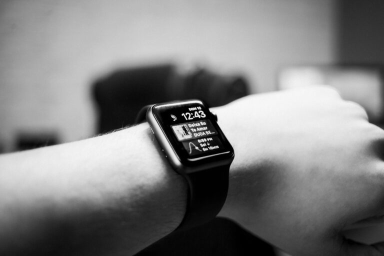 Smartwatch notification screen