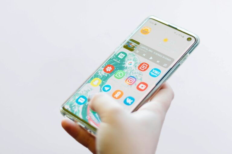 Smartphone hand using