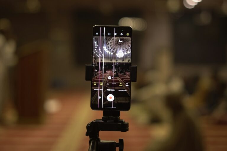 Smartphone gimbal recording video indoors