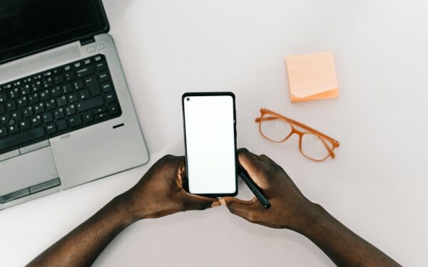 How to choose a budget smartphone that does not feel like a compromise