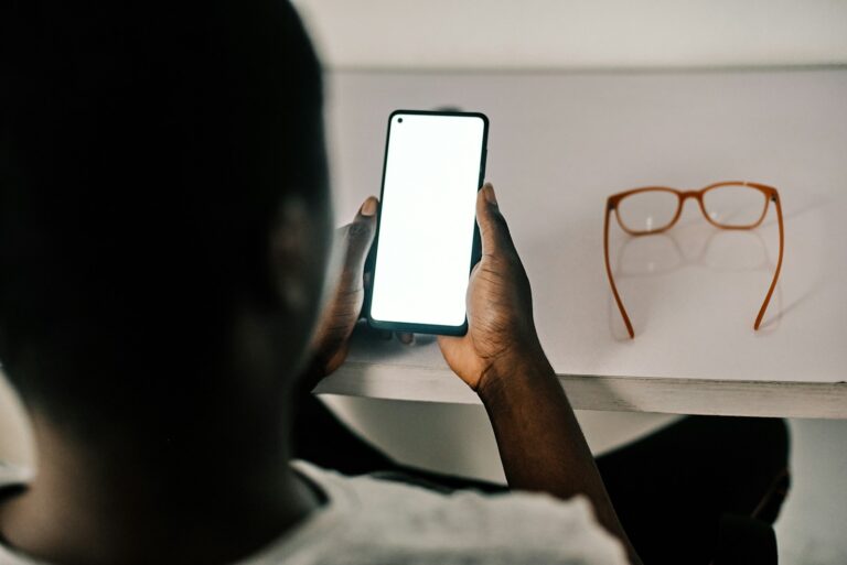 Budget smartphone desk