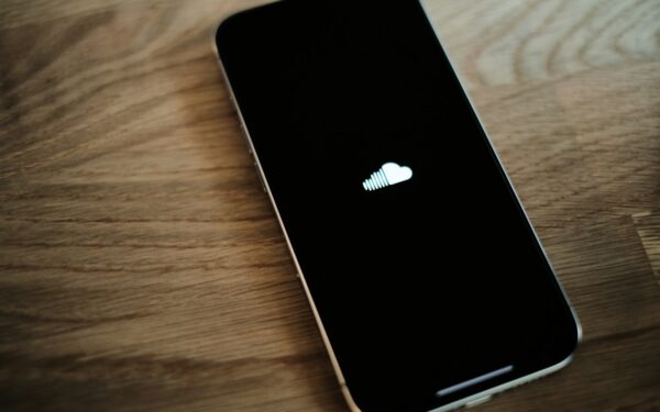 How to clean up your iPhone or Android storage without losing important data