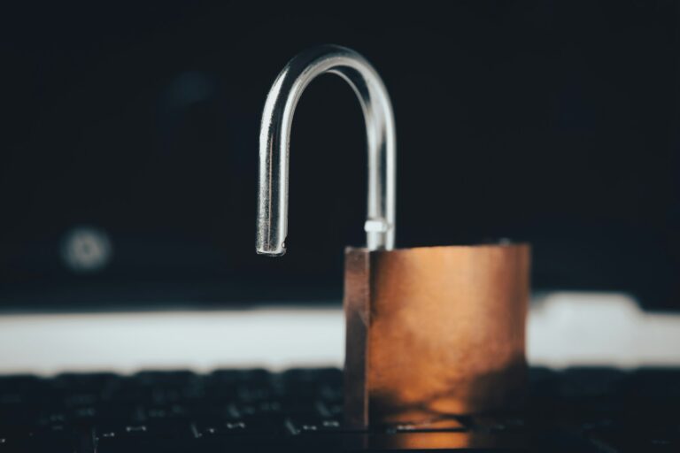Laptop screen browser settings padlock desk