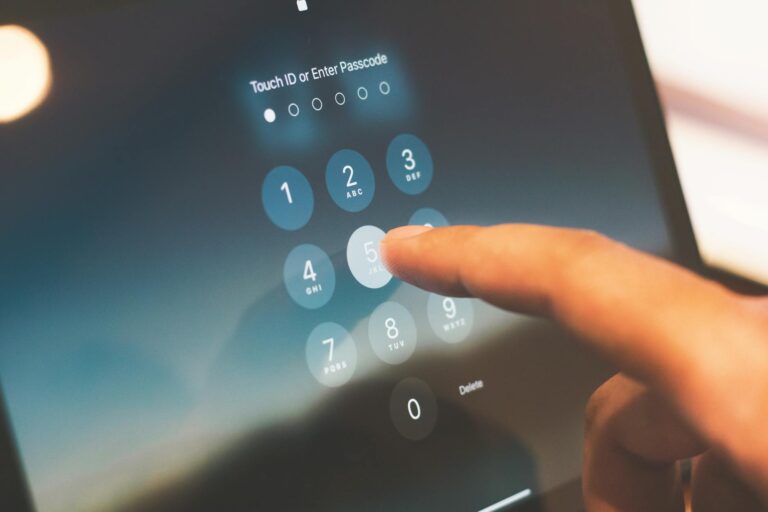 Android settings security menu person using password manager