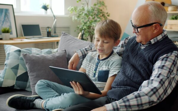 How to set up and use a family tablet safely for kids and adults