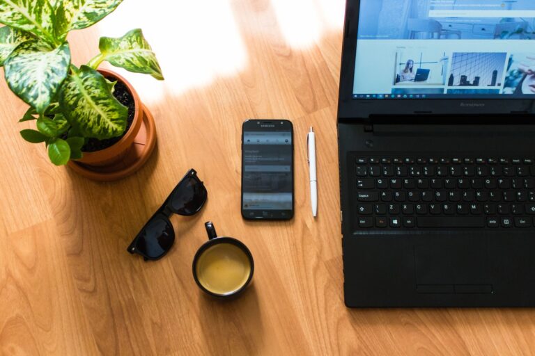 Smartphone notifications desk