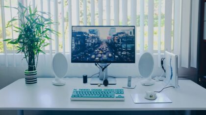 How ultra-wide monitors reshape work, gaming and creative projects