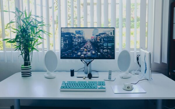 How ultra-wide monitors reshape work, gaming and creative projects