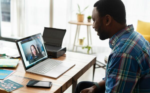 Hybrid work tools are getting smarter: how AI calendars and meeting assistants are reshaping the office