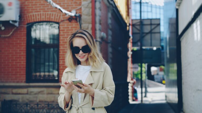 Smartphone screen messaging