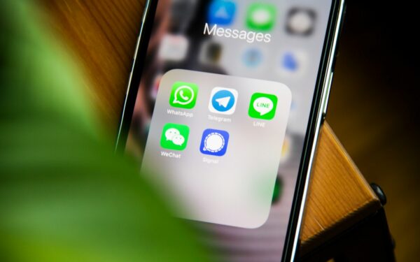 Messaging apps race to reinvent status updates as mini social feeds