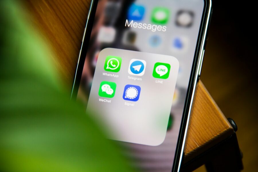Smartphone messaging app status screen
