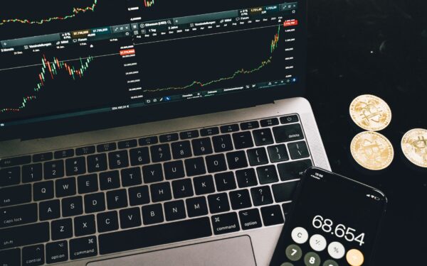New wave of “pig butchering” crypto scams blends AI chat, dating apps and fake trading platforms