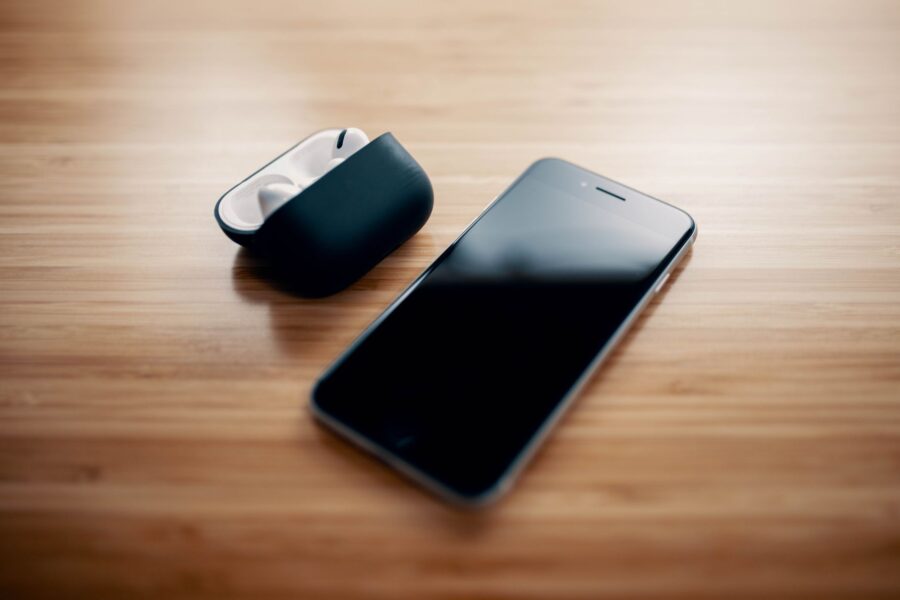 Wireless earbuds smartphone