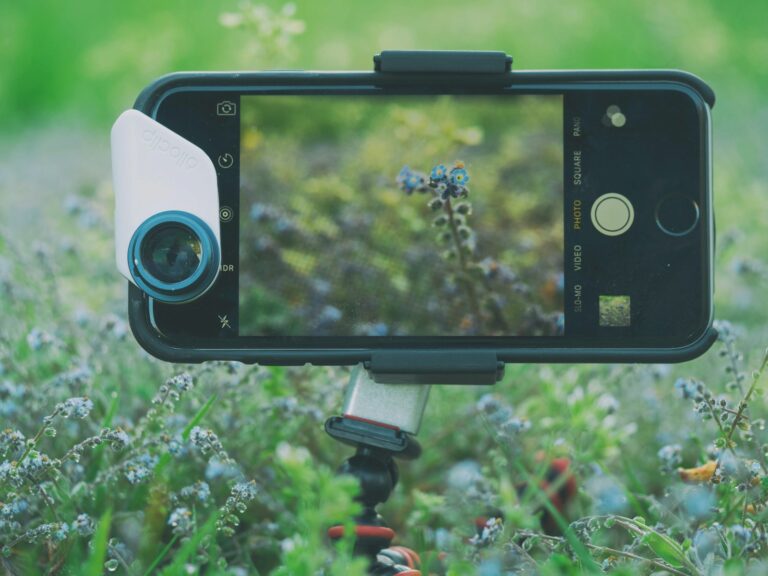 Clip phone camera