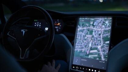 Global carmakers race into smart dashboards as tablets move from laps to dashboards