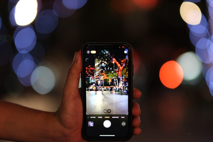 Smartphone camera close