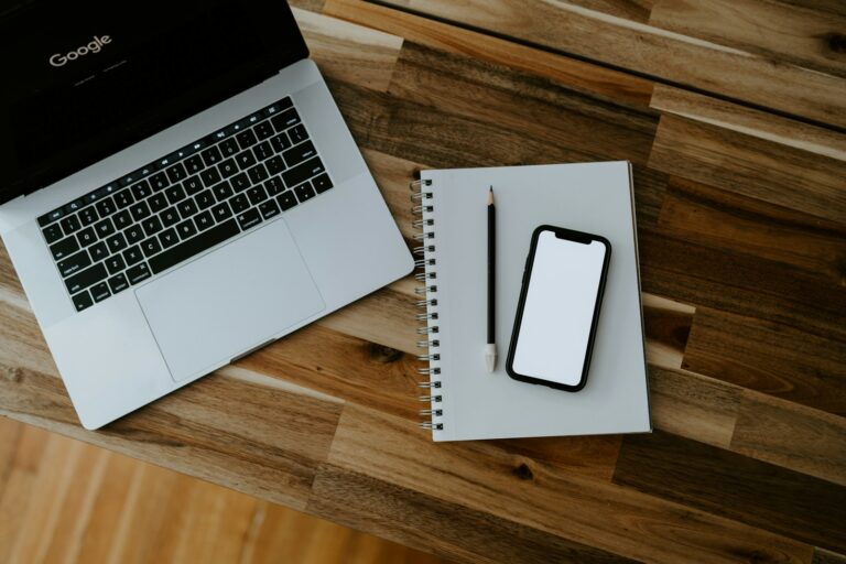 Laptop smartphone note