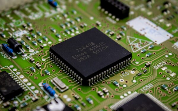 How edge AI is moving intelligence from the cloud to your pocket
