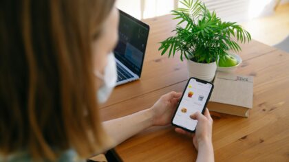 How shopping apps are turning your phone into a smarter personal store