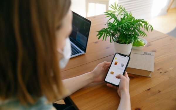 How shopping apps are turning your phone into a smarter personal store