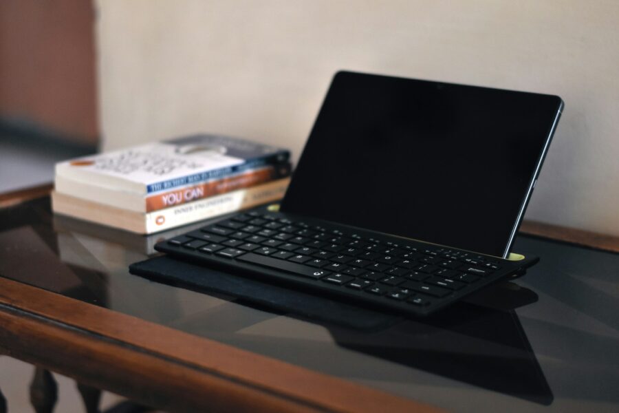 Compact bluetooth keyboard
