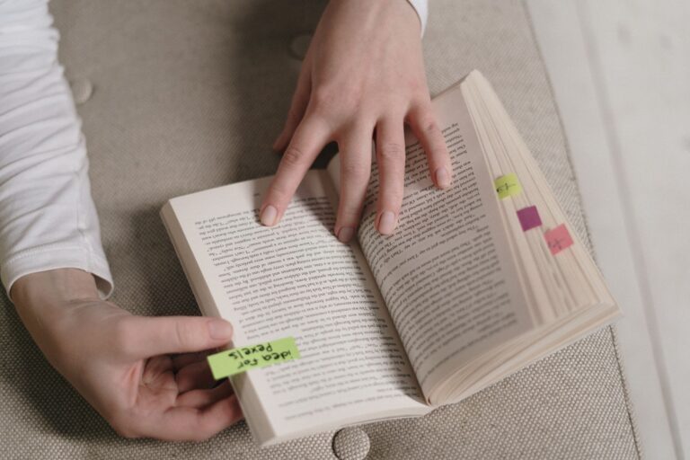 Person organizing browser