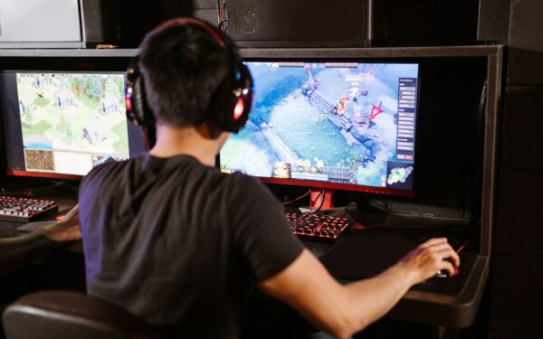 How to enjoy free‑to‑play games without falling into paywall traps