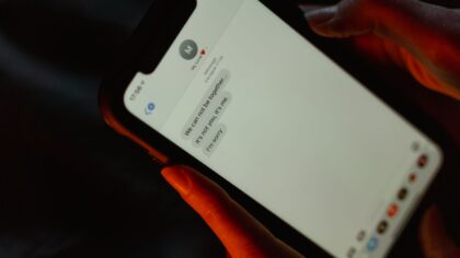 How to handle fake delivery messages without losing money or data