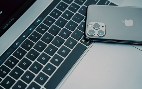 How to set up iCloud Keychain as a simple password manager on iPhone and Mac