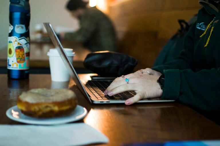 Laptop cafe table